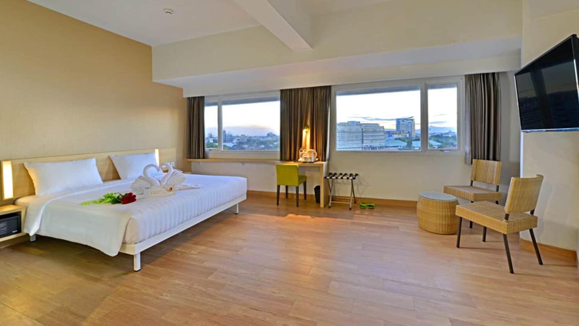 Whiz Prime Hotel Hasanuddin נקסר מראה חיצוני תמונה