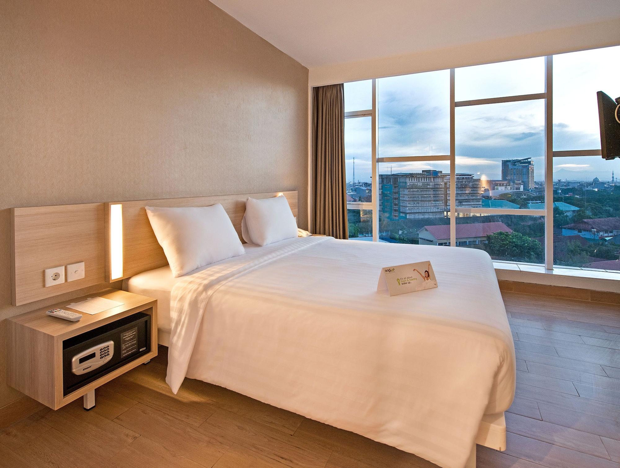 Whiz Prime Hotel Hasanuddin נקסר מראה חיצוני תמונה