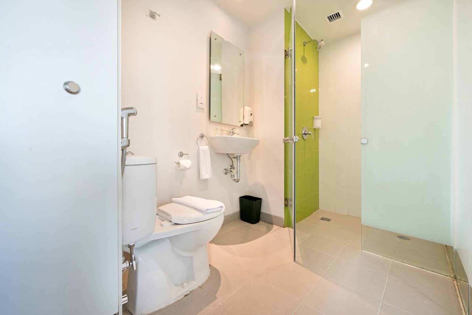 Whiz Prime Hotel Hasanuddin נקסר מראה חיצוני תמונה