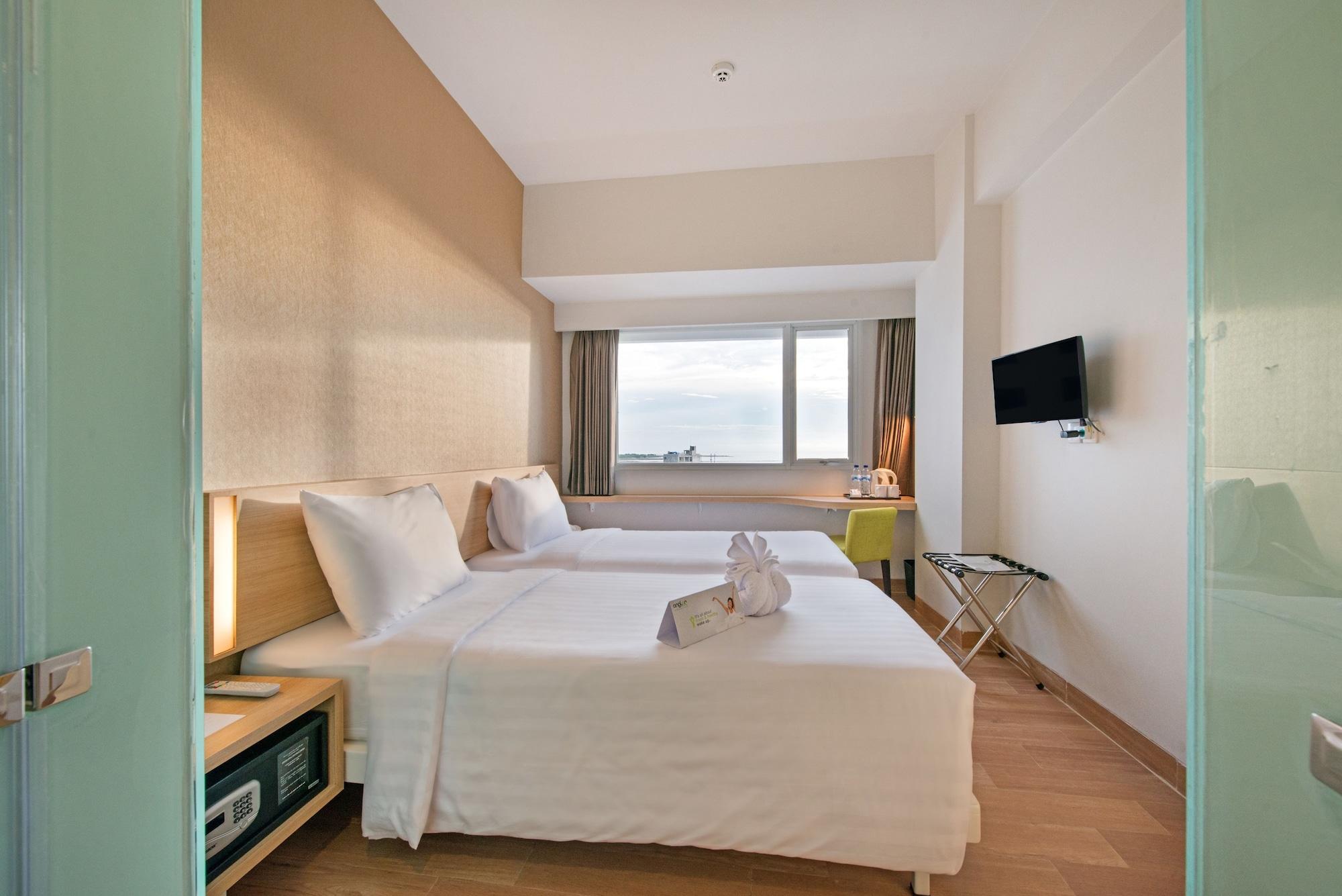Whiz Prime Hotel Hasanuddin נקסר מראה חיצוני תמונה
