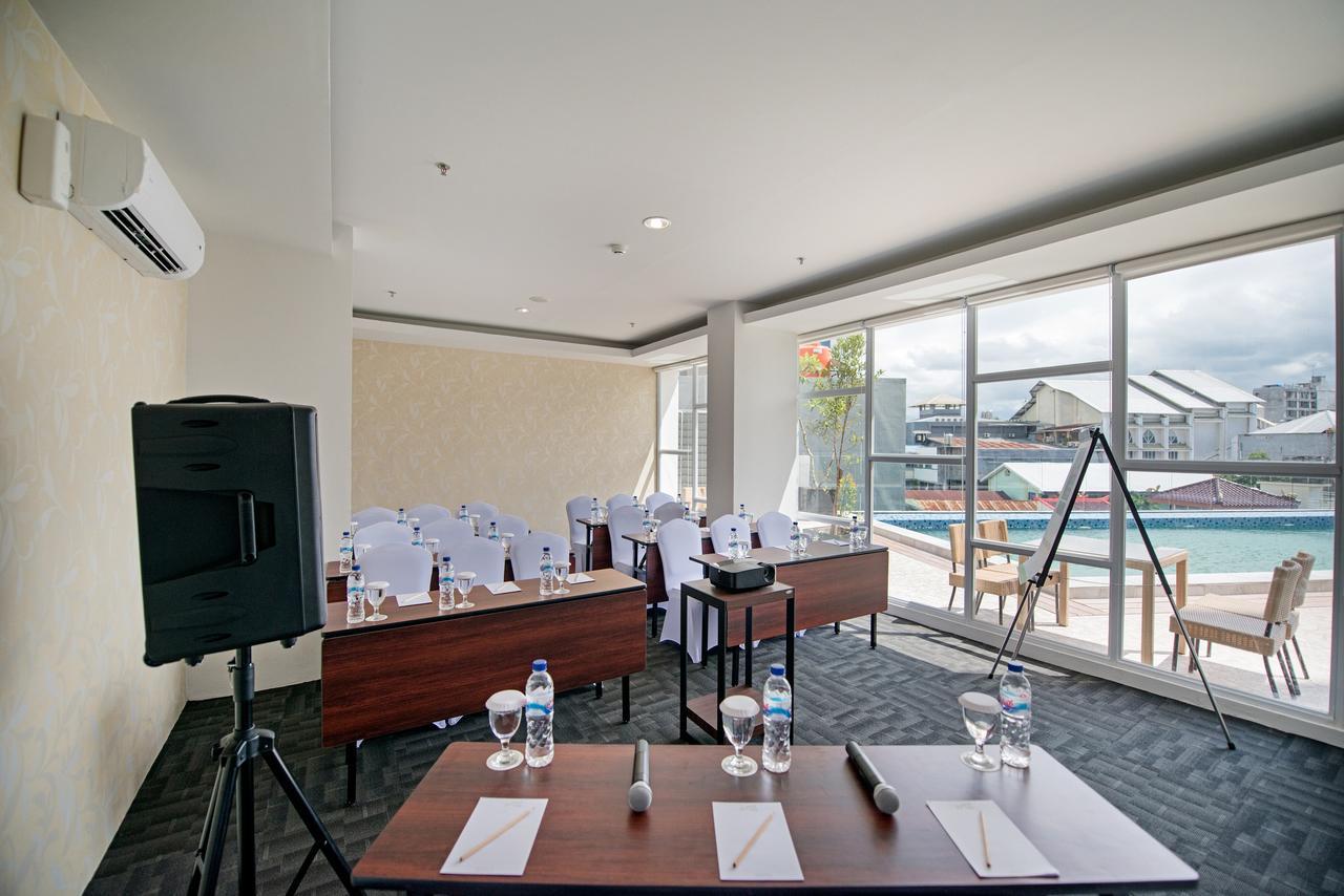 Whiz Prime Hotel Hasanuddin נקסר מראה חיצוני תמונה