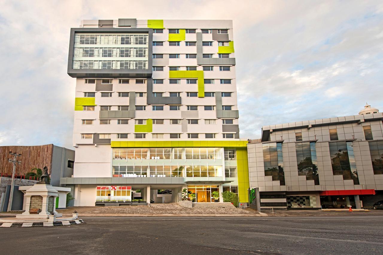 Whiz Prime Hotel Hasanuddin נקסר מראה חיצוני תמונה