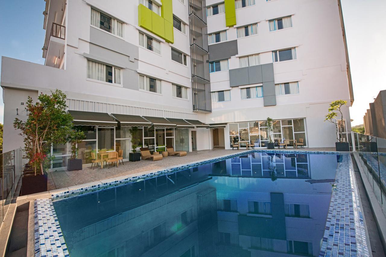 Whiz Prime Hotel Hasanuddin נקסר מראה חיצוני תמונה
