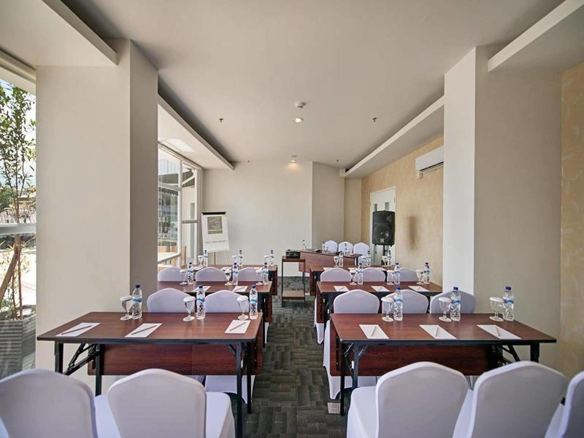 Whiz Prime Hotel Hasanuddin נקסר מראה חיצוני תמונה