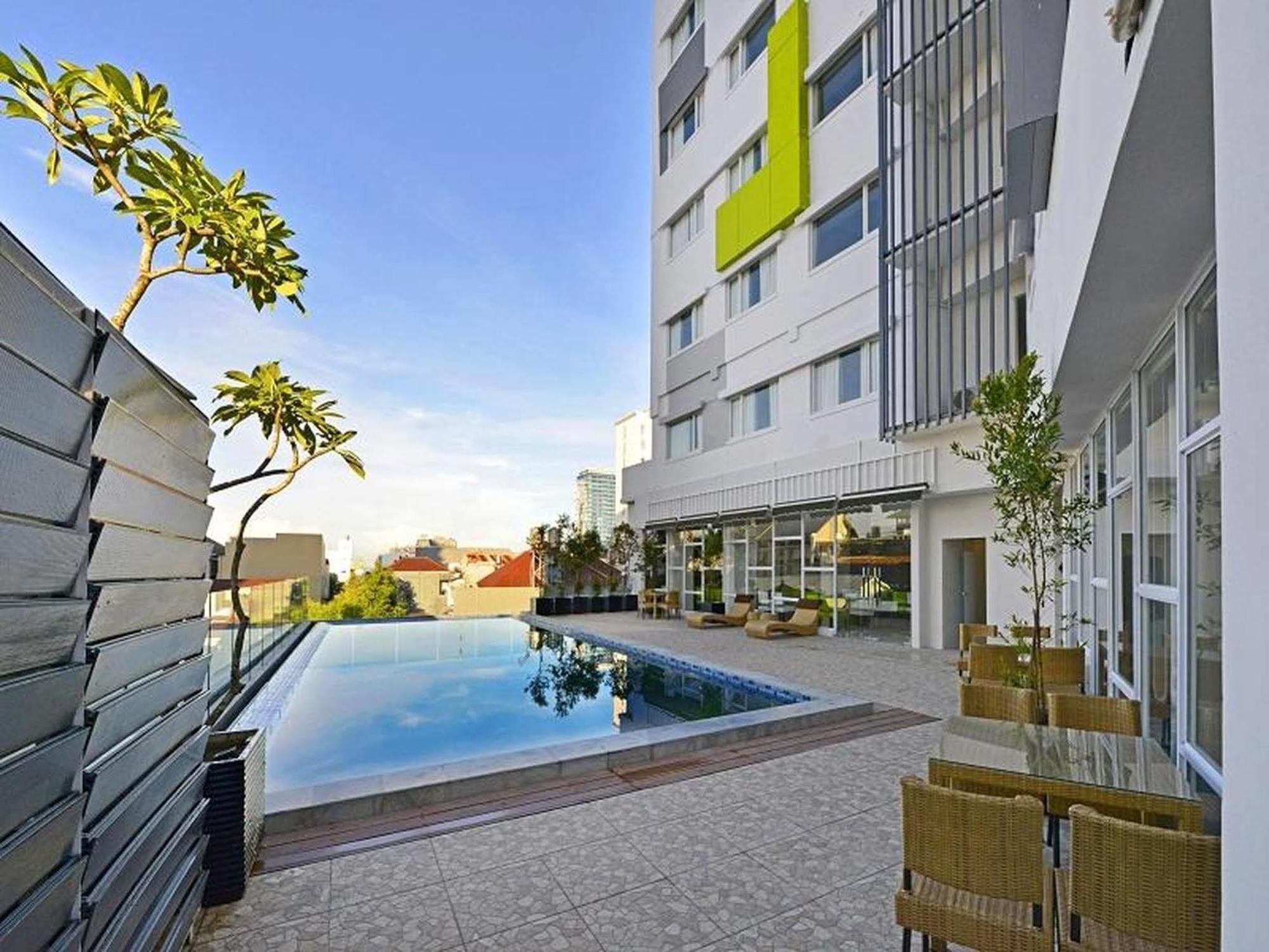 Whiz Prime Hotel Hasanuddin נקסר מראה חיצוני תמונה