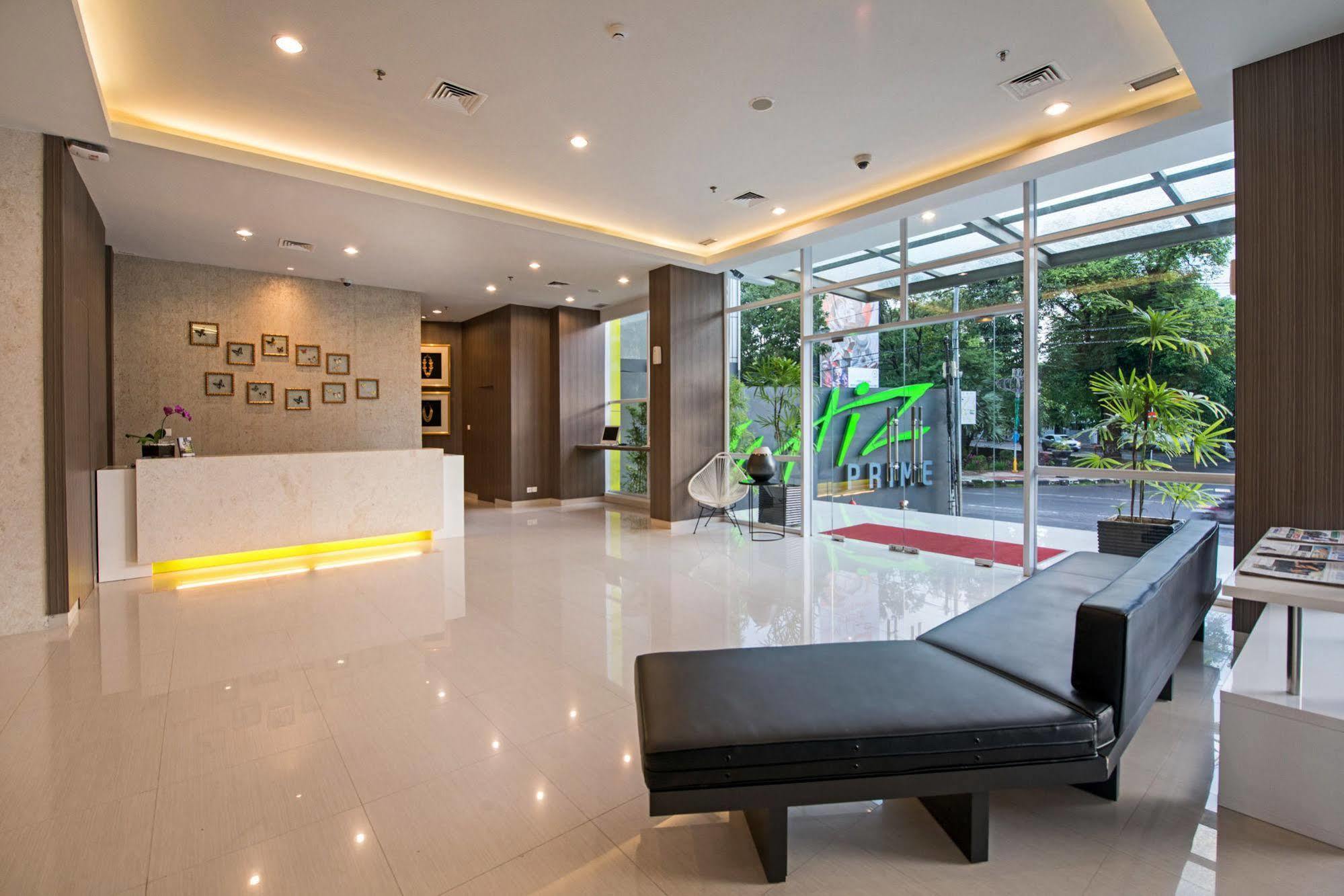 Whiz Prime Hotel Hasanuddin נקסר מראה חיצוני תמונה